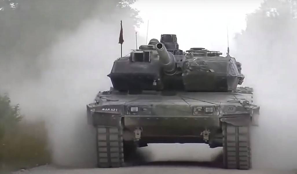 When a German Leopard 2 tank carried a beer without spilling a drop 