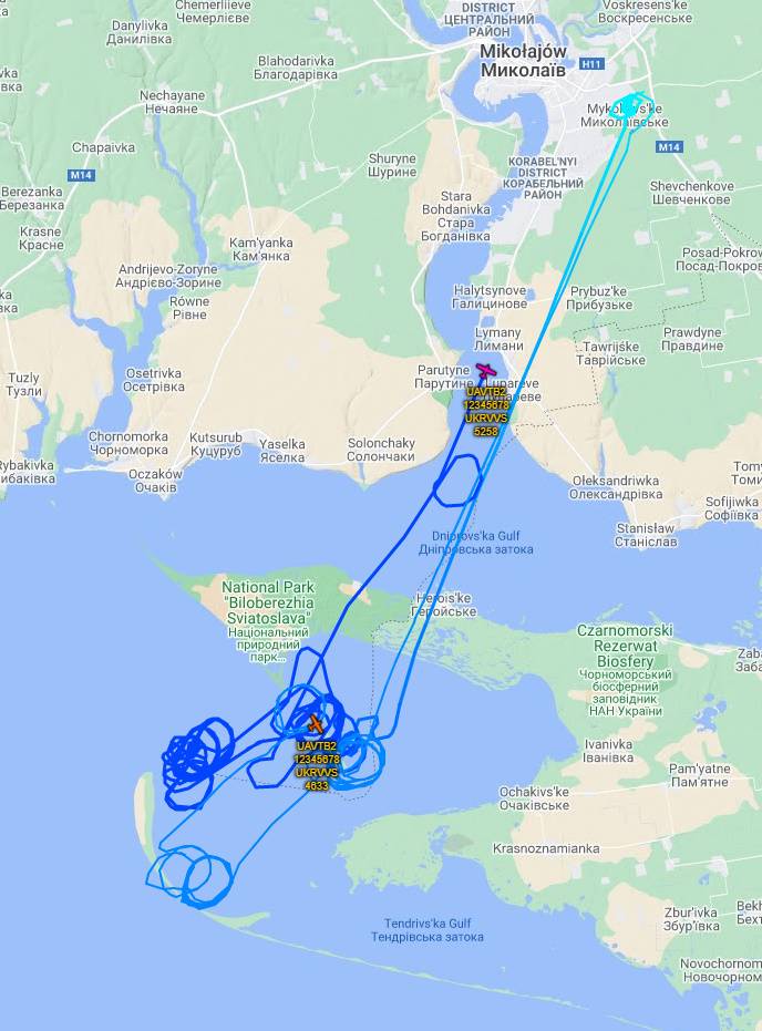 İHA Bayraktar TB2 Ukrayna Hava Kuvvetleri Kırım yakınlarında Karadeniz üzerinde uçuyor