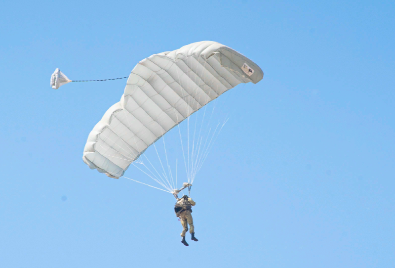 A holding Technodinamika apresentou novos sistemas de pára-quedas para as Forças Aerotransportadas