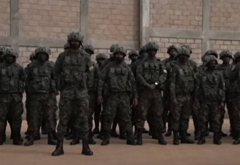 Paratroopers saka Rwanda wis ndharat ing sisih lor Mozambik, ana perang kanggo pelabuhan penting