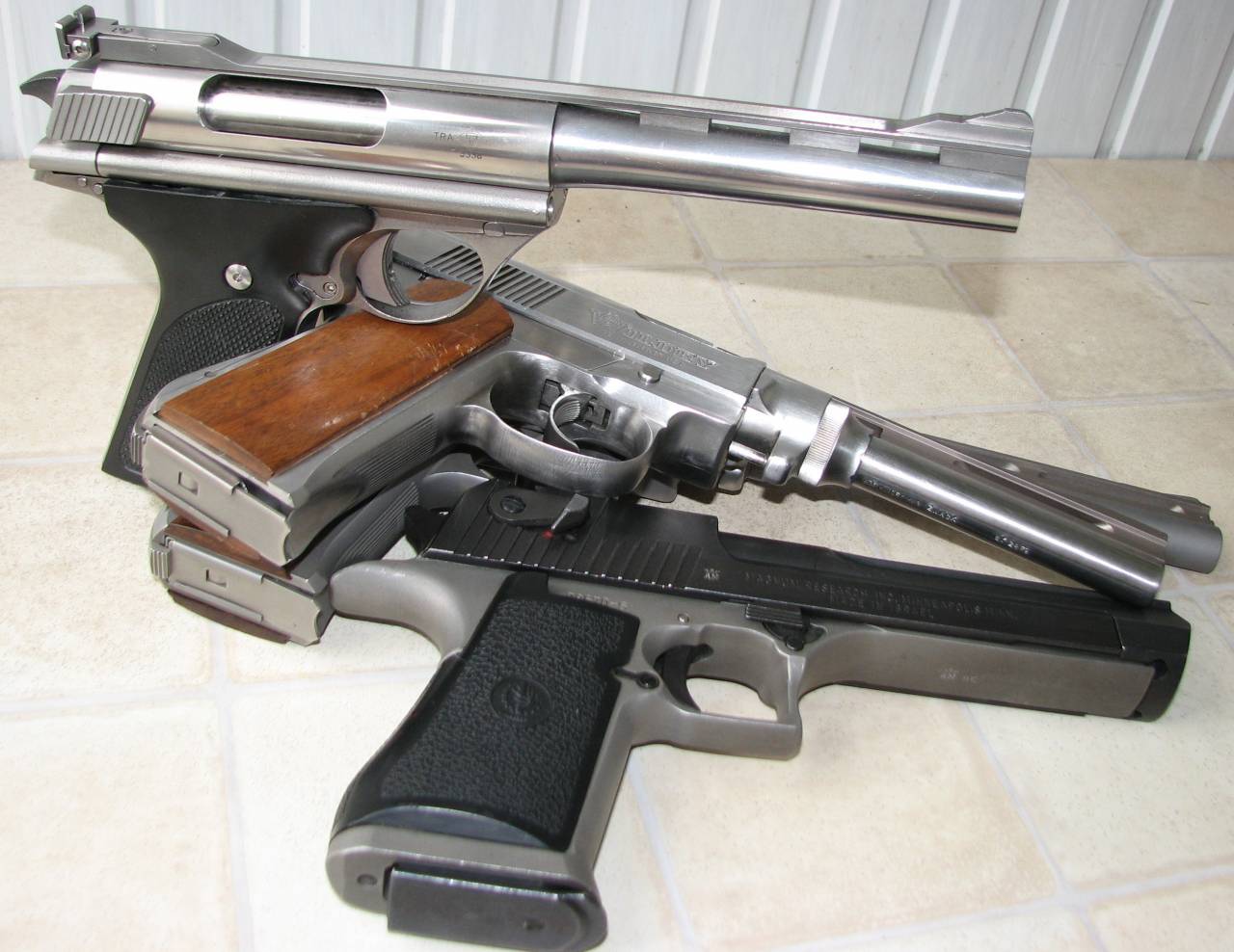 pistola semi-automática, calibre .357, .44 e .50. Preto - Armas de Colección