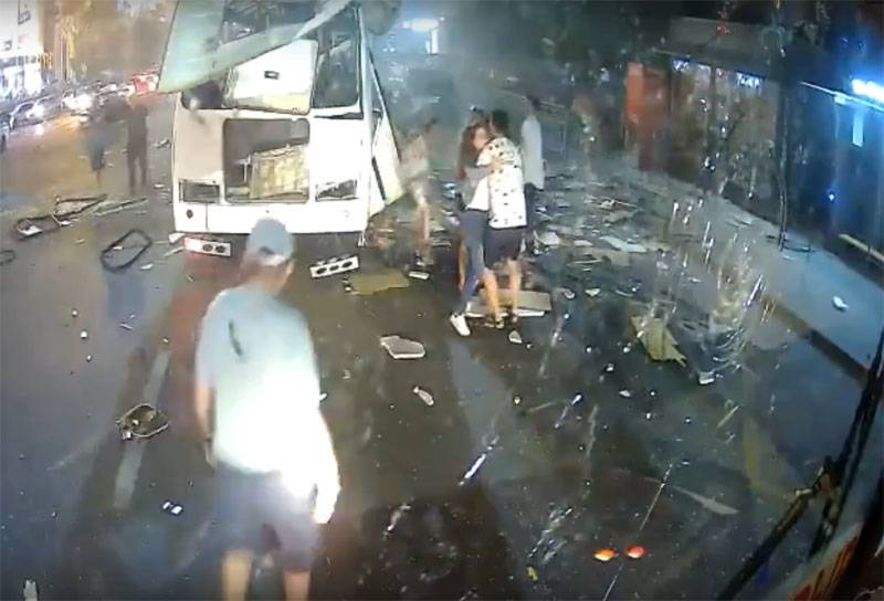 „Mohla by být přepravována výbušná látka“: vyšetřovatelé o explozi autobusu ve Voroněži