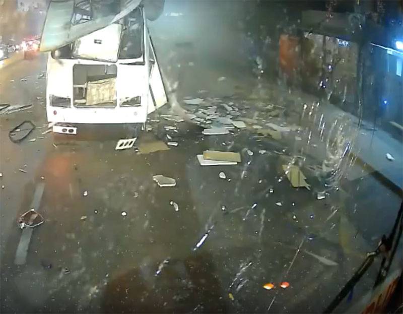 "Puin en fragmenten verspreid over tientallen meters": ooggetuigen praten over de explosie in de Voronezh-minibus