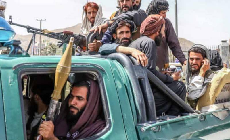 जलालाबाद में तालिबान ने प्रदर्शनकारियों पर की फायरिंग