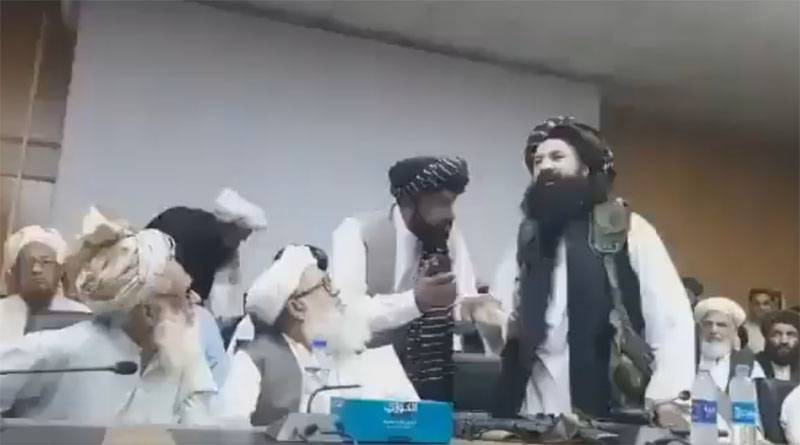 परस्पर विरोधी अफगान रिपोर्ट: "मसूद की तालिबान के साथ शांति बनाने की प्रतिज्ञा" से लेकर आतंकवादियों द्वारा खिनजान के नुकसान के बारे में बयान तक