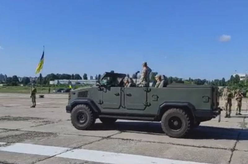 Украинцы удивились армейскому бронированному кабриолету