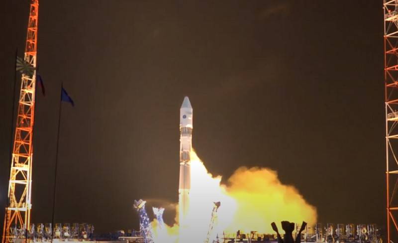 Tekan: "Inspektur" satelit Rusia kembali bermanuver di dekat kendaraan Amerika