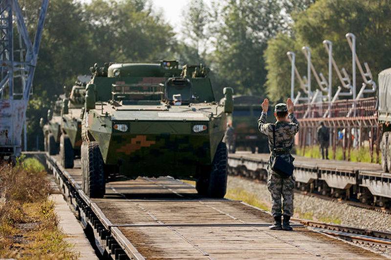 "सैनिकों ने कभी इतनी लंबी दूरी तय नहीं की": चीनी उपकरणों की सौ से अधिक इकाइयाँ "रूस के पश्चिम" की ओर जा रही हैं
