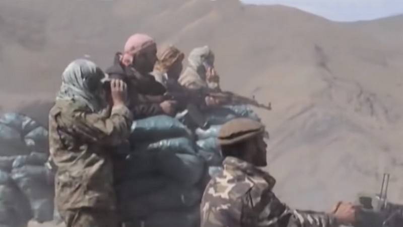 Pemberontak menunjukkan dugaan penyergapan terhadap Taliban di ngarai Panjshir