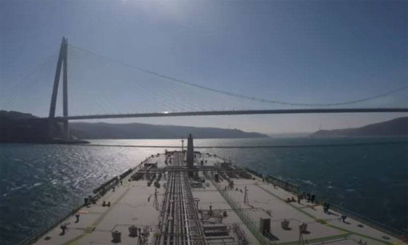 トルコ沿岸警備隊は、一日の初めからボスポラス海峡でロシアのばら積み貨物船とのXNUMX件の事件を発表しました
