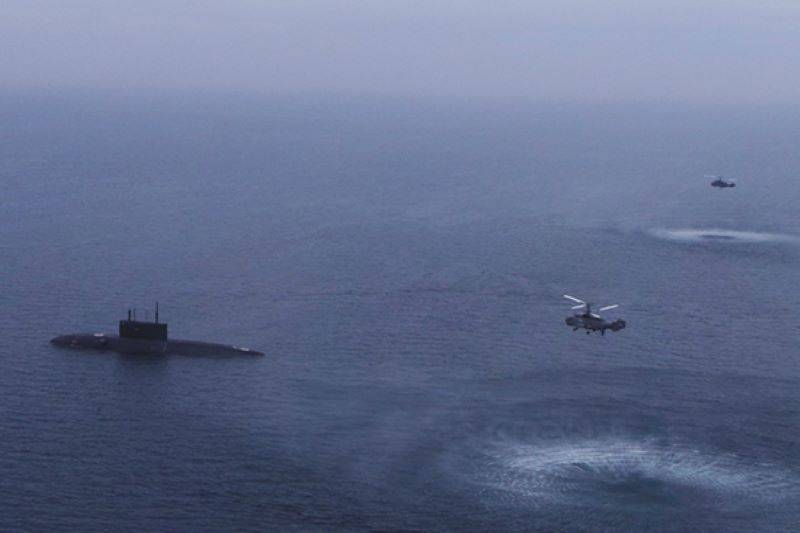 En el Mar Negro, los submarinos de la Armada rusa estaban practicando un ataque con misiles en los barcos del enemigo simulado.