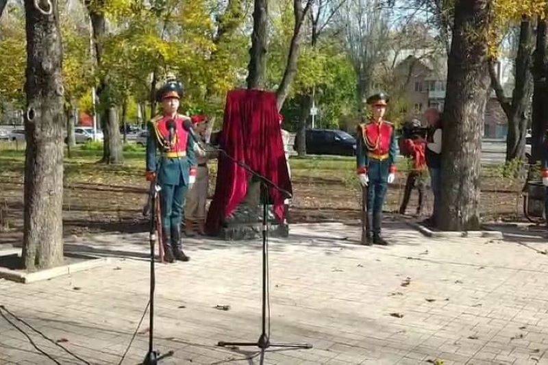 Memorial kanggo Arsen Pavlov (Motorola) dibukak ing Donetsk