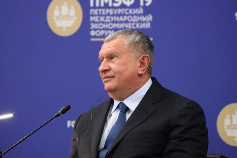 Ředitel Rosněfti: éra stého výročí nízkých cen energií skončila