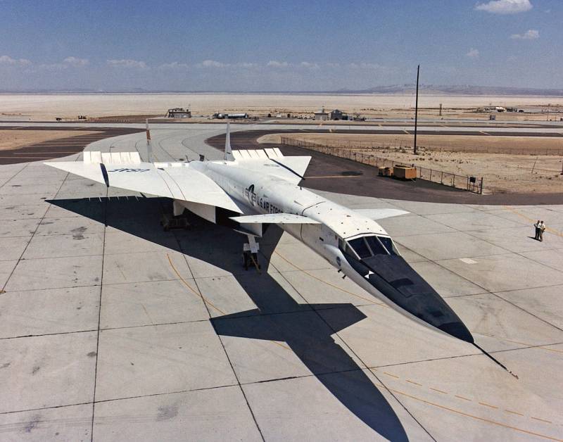 The fastest bomber ever. XB-70 Valkyrie