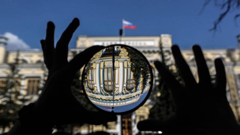 Банки и люди – кому нужнее рубль в цифре