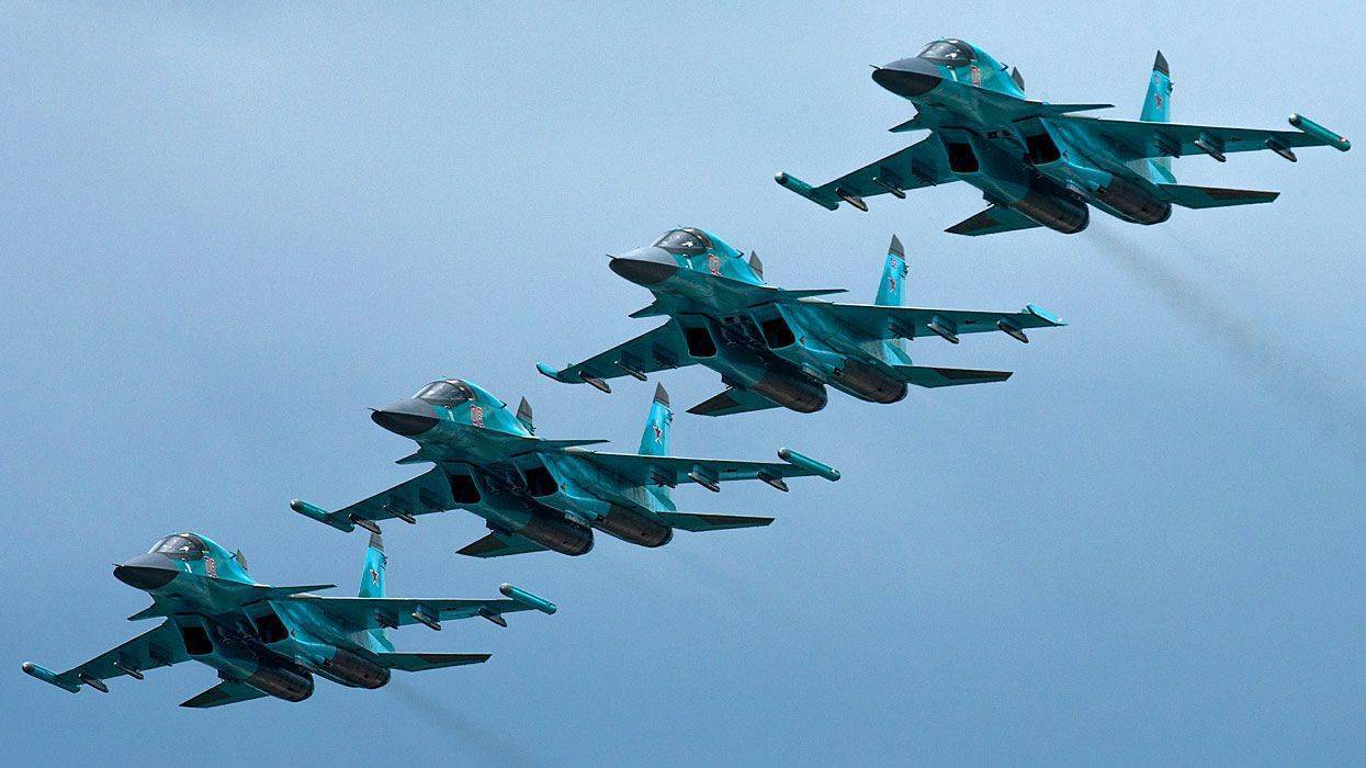 Группа боевых самолетов. Су 34 ВКС РФ. Су 34 на заводе. Су-34 в Сирии. «Защитник» Су-34.