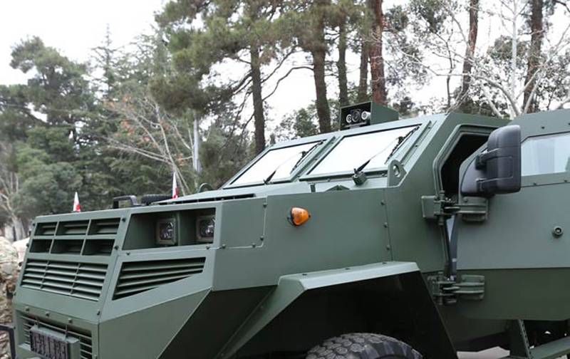 El ministro de Defensa de Georgia en la presentación calificó a los nuevos vehículos blindados de reconocimiento de Georgia como "visualmente sofisticados".
