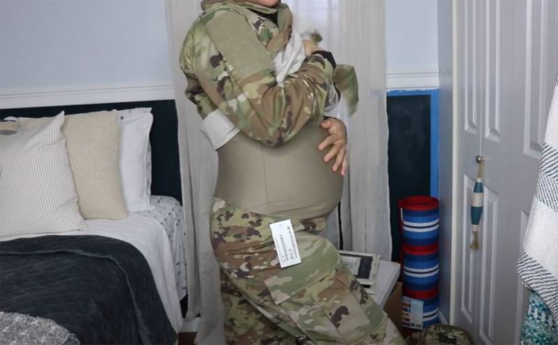 米海軍は、軍の妊婦のために特別な軍服を縫い始めます