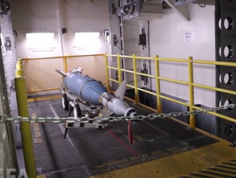 No cables or ropes: Shows how the electromagnetic ammunition lifter works on a U.S. Navy aircraft carrier