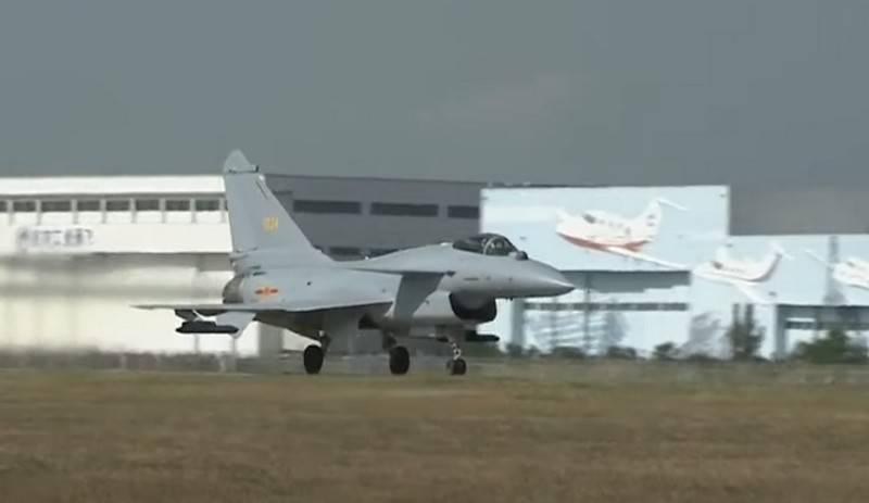 Velocidad versus maniobrabilidad y poder de combate: Pakistán compra cazas J-10C para contrarrestar al indio Rafale