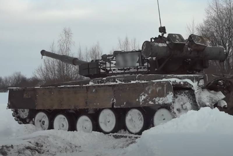 А российских танков всё нет: на Украине иронизируют по поводу прогнозов советника офиса президента Зеленского