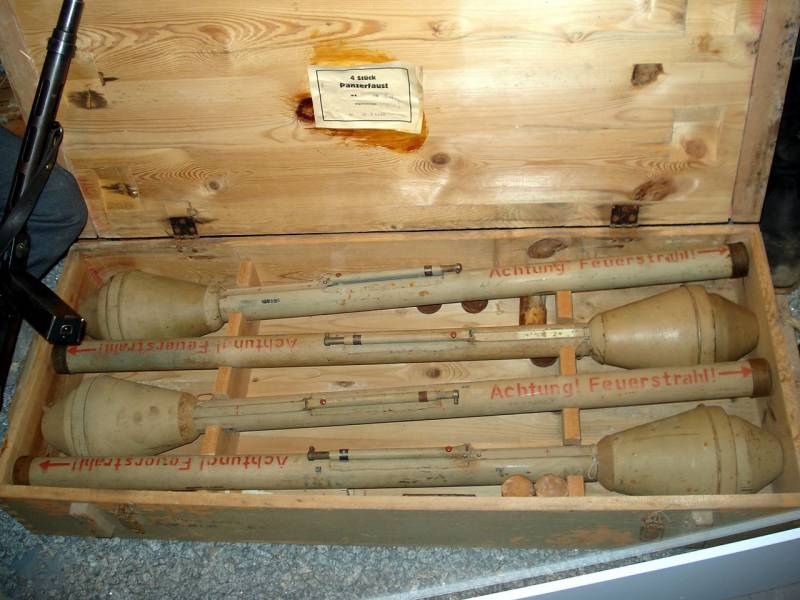 Panzerfaust grenade launchers. "Miracle weapon" with low characteristics