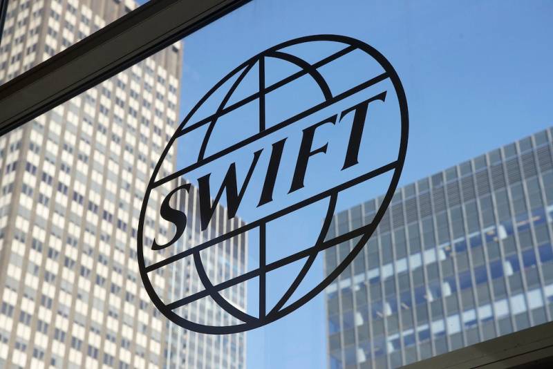 В немецкой прессе рассуждают о последствиях возможного отключения России от SWIFT