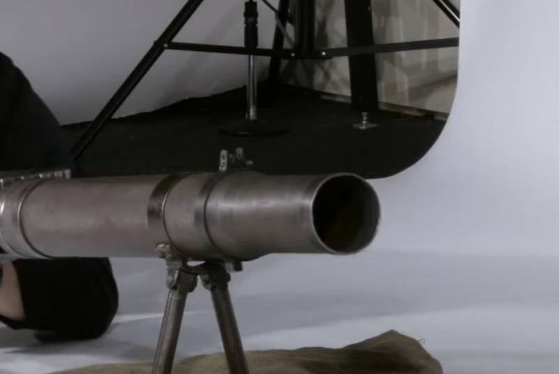 Lewis machine gun: English development, implemented by an American officer