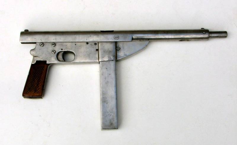 Submachine gun of the Polish underground: Bechowiec