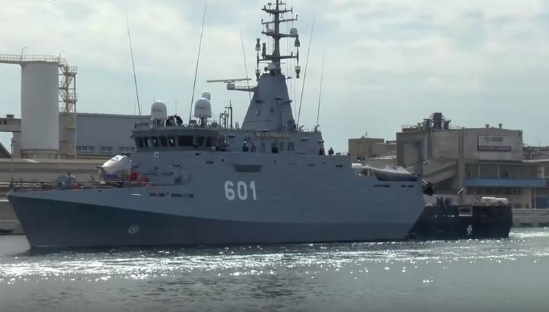 经过四年的试运​​行，波兰海军正式委托了扫雷舰科莫兰号。