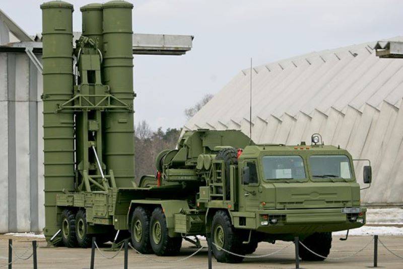 Sistema de defesa aérea S-400 Triumph enviado para a Bielorrússia