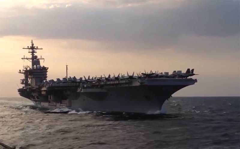 Представитель ВМС США: Во время падения в море истребителя F-35C в воздухе находились ещё несколько самолётов с авианосца USS Carl Vinson