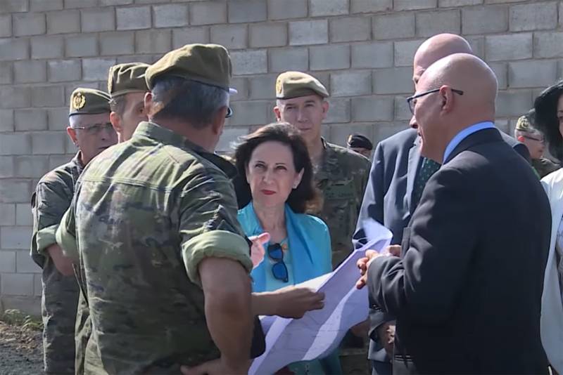 Il capo del ministero della Difesa spagnolo ha evitato di rispondere alla domanda sull'influenza degli Stati Uniti sulla decisione di inviare il contingente spagnolo ai confini della Russia