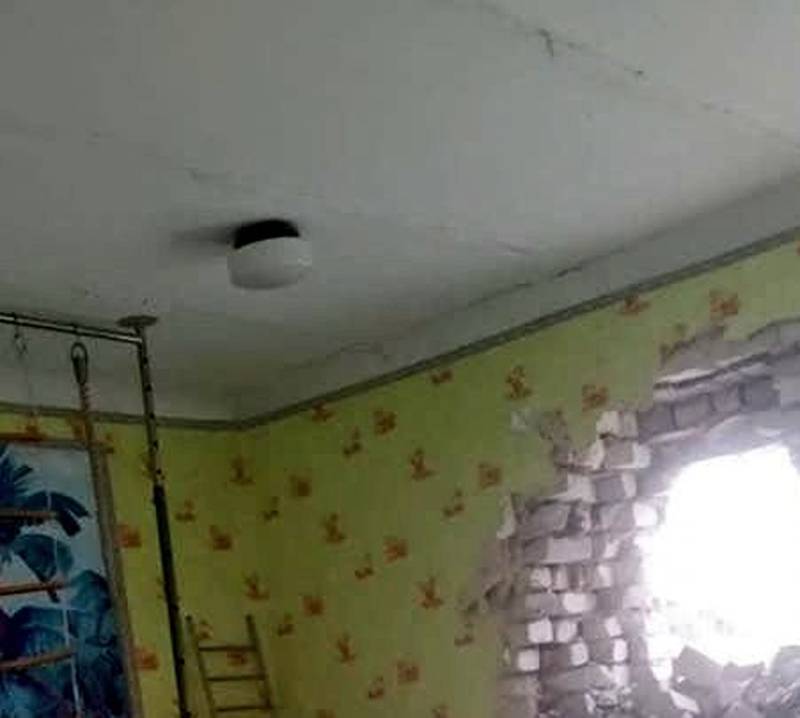 Ventanas y plafones de doble acristalamiento sobrevivientes: las imágenes después del "bombardeo" de un jardín de infancia en Stanytsia Luhanska plantearon preguntas