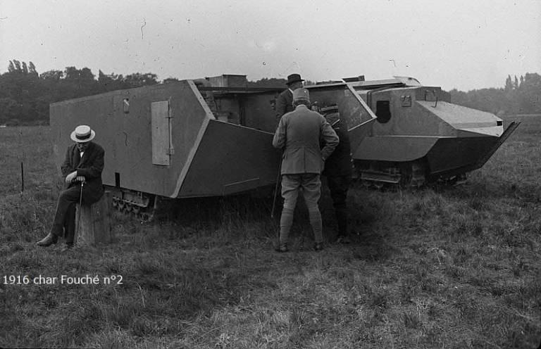 O primogênito da construção de tanques francesa. Protótipos dos tanques Schneider e Saint-Chamond