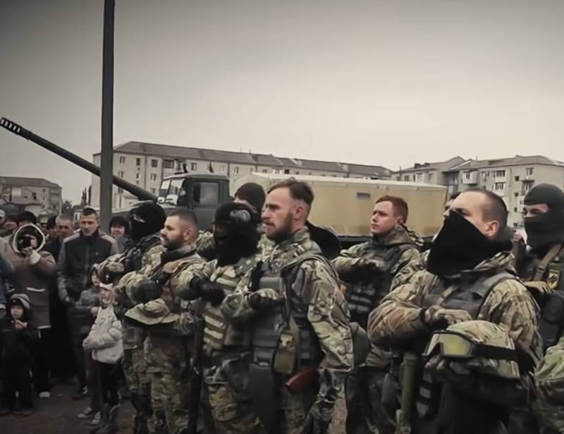 Neonazis y ultraderechistas de todo el mundo acuden a Ucrania