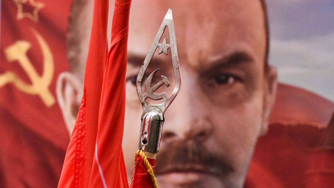 Şubat ayında Lenin Ekim neden bu kadar yakın?