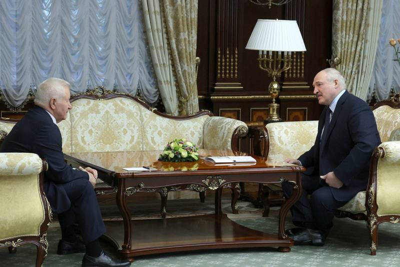Лукашенко: Запад стремится развязать военный конфликт на Украине