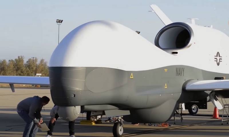 دخول أول طائرة بدون طيار متسلسلة  من نوع MQ-4C Triton في التكوين الجديد IFC-4 الخدمة مع البحرية الأمريكية