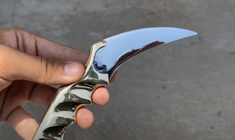 Karambit - a knife in the image and likeness of a tiger's fang