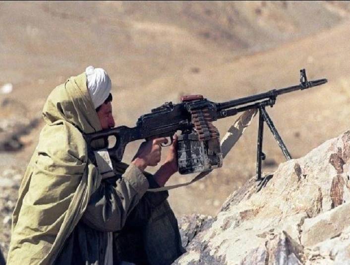 アフガニスタンのdushmansの武器。 手、イーゼル、均一な機関銃