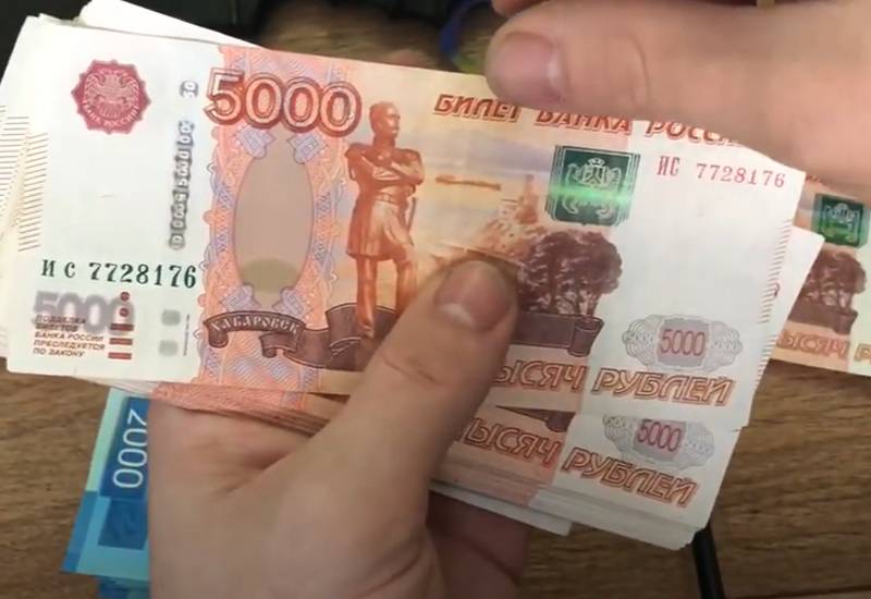Los expertos ucranianos están perplejos por la depreciación del dólar frente al rublo.
