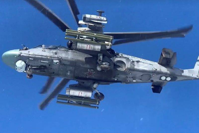 Das Verteidigungsministerium der Russischen Föderation demonstrierte einen Hubschrauberangriff auf gepanzerte Fahrzeuge der Streitkräfte der Ukraine