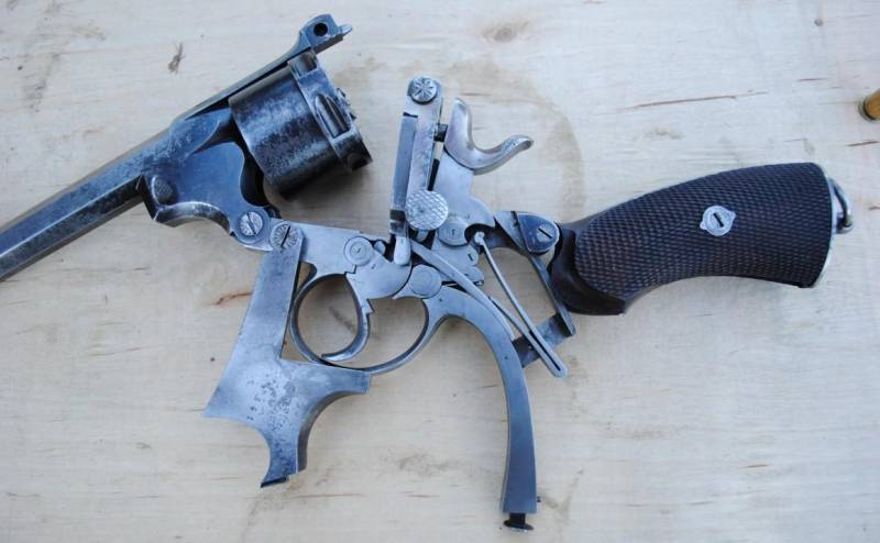 Double-trigger and clamshell revolvers