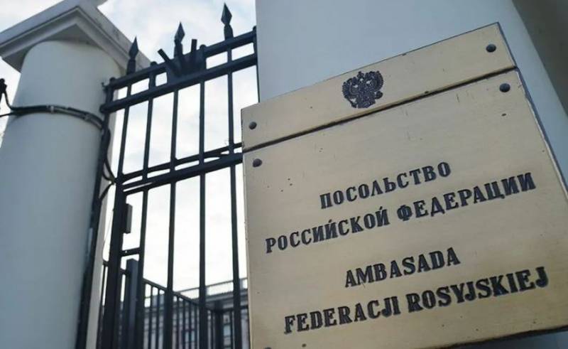 Польша приняла решение выслать из страны 40 российских дипломатов