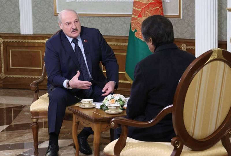 Лукашенко: У Зеленского есть выбор между договором с Россией и актом о капитуляции