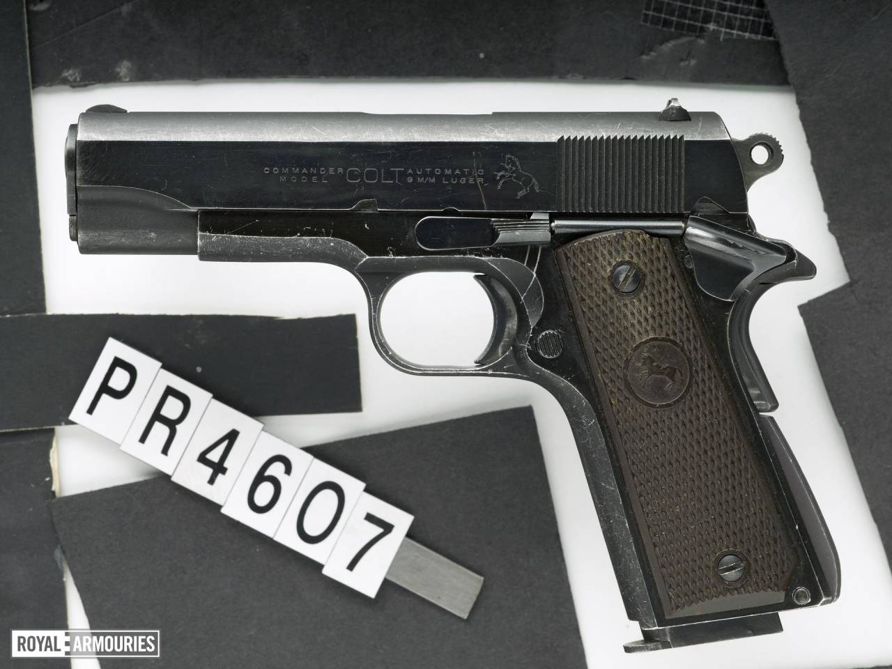 Pistolet Colt 1911 A1 Auto-Ordonnance - chargeur double barillet