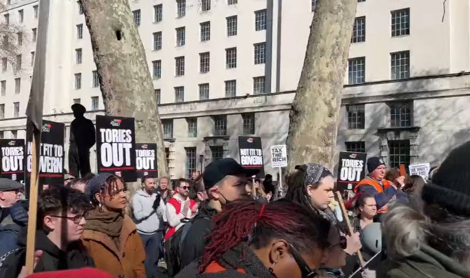 Выступление протест 6. Выступление протест 6. Протесты лето 2019 москва. Митинги в британии 2022. Выступление протест 6.