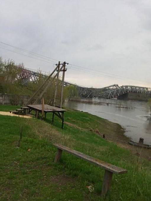 Взорван железнодорожный мост через Северский Донец менее чем в 30 км от Славянска