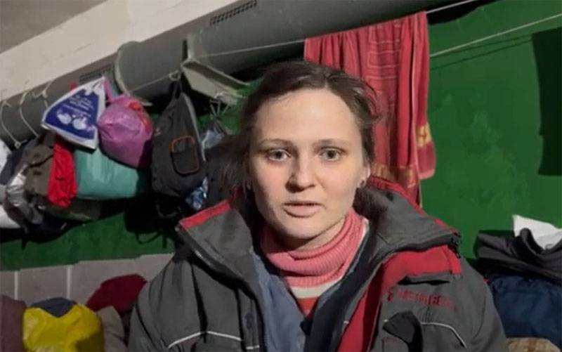 Боевики Азова опубликовали видео с женщинами и детьми, фактически подтвердив, что блокируют их выход из подвалов Азовстали